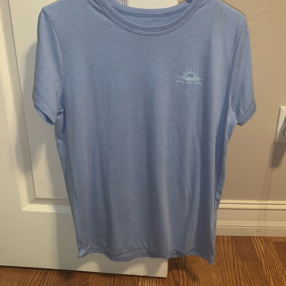 A short sleeve shirt